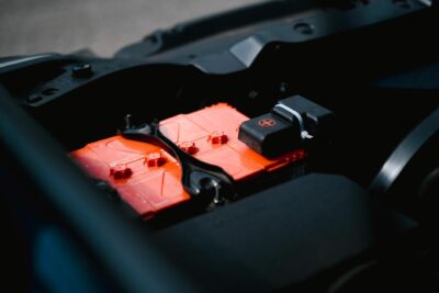 Batteries de voitures électriques accidentées : Covéa mise sur le diagnostic plutôt que le remplacement